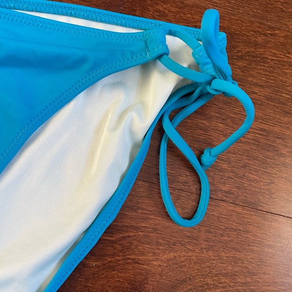 Victoria’s Secret Swim Halter Bikini Set, Top 34B Bottom M - Picture 11 of 12